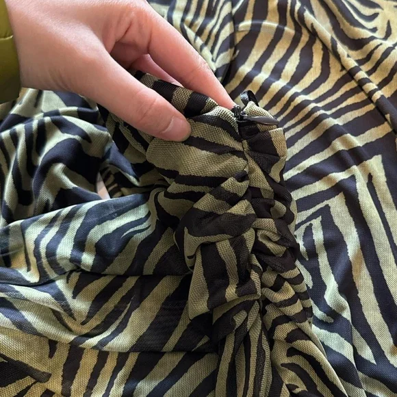 dresses - Picture 5 of 8